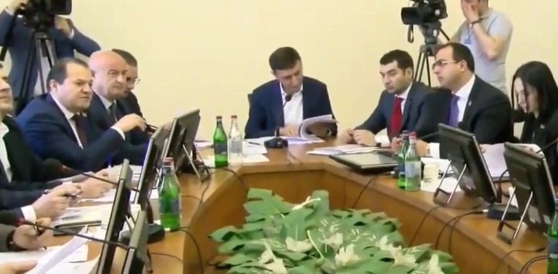 Ինչո՞ւ է հանքարդյունաբերության ոլորտում սեփականատեր համարվում միայն ֆիզիկական, ոչ թե իրավաբանական անձը