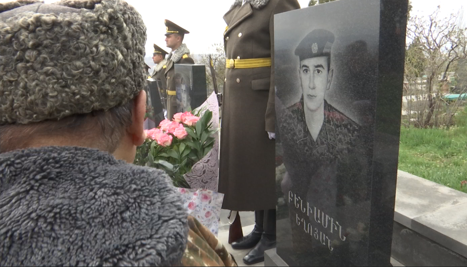 «Եռագույն դրոշը գլխավերևում էր, ուր երթար, դրոշը կտաներ». Արցախում զոհված Բենիամին Եղոյանի պապը` թոռան մասին