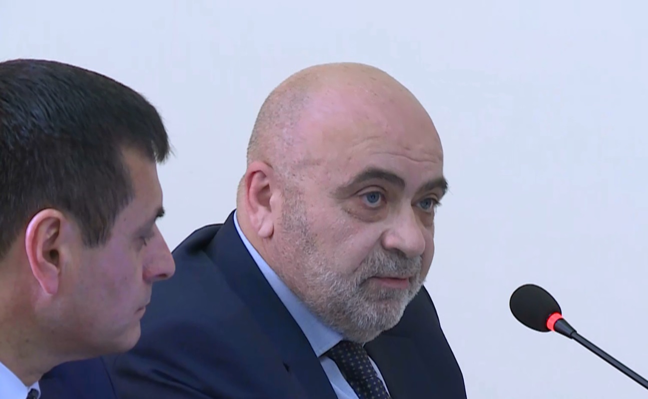 Երբ էրոտիկ էլեմենտներ պարունակող ֆիլմն ընդմիջվում է օրհներգով, չեմ կարծում, թե դա ավելացնում է հայրենիքի հանդեպ սերը. Տիգրան Հակոբյան