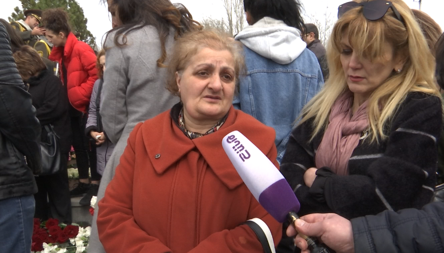 Ասում էր` մամա´, երբ դիրքերում կանգնում, նայում եմ խաղաղ գյուղերին, իմ աչքին իմ արժեքը բարձրանում է. ապրիլյան հերոս Հրաչյա Մուրադյանի խոսքերը