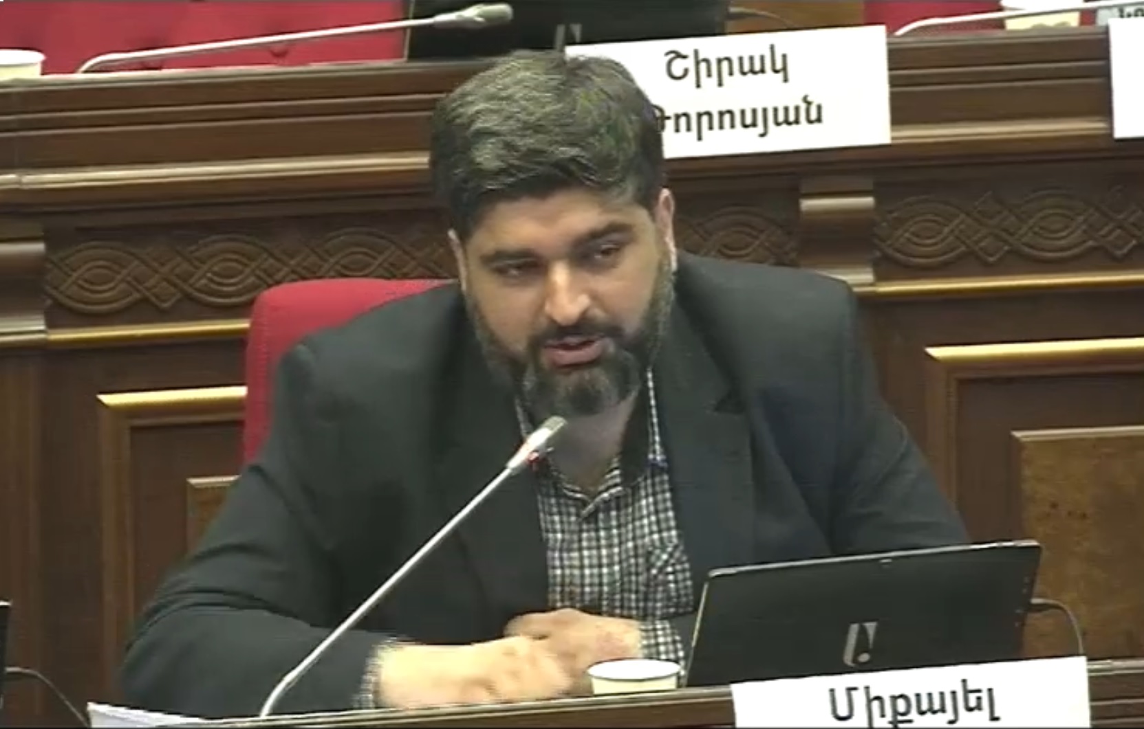 Ինչո՞ւ են Հայաստանում ավիատոմսերը թանկ. Միքայել Զոլյանը՝ ՏՄՊՊՀ նախագահի թեկնածուին