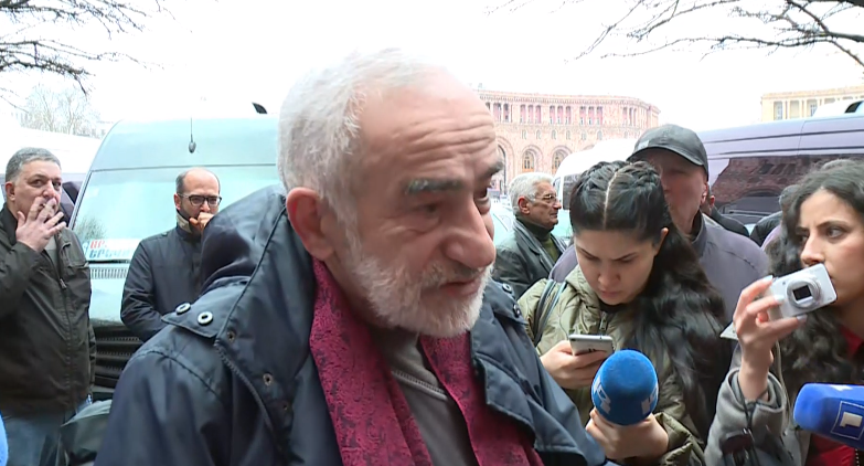 Տրոլեյբուսի վարորդին ու թատրոնի գրասենյակի ղեկավարին չի կարելի նույն աչքով նայել. Վիգեն Ստեփանյանը ևս պահանջում է Նազենի Ղարիբյանի հրաժարականը