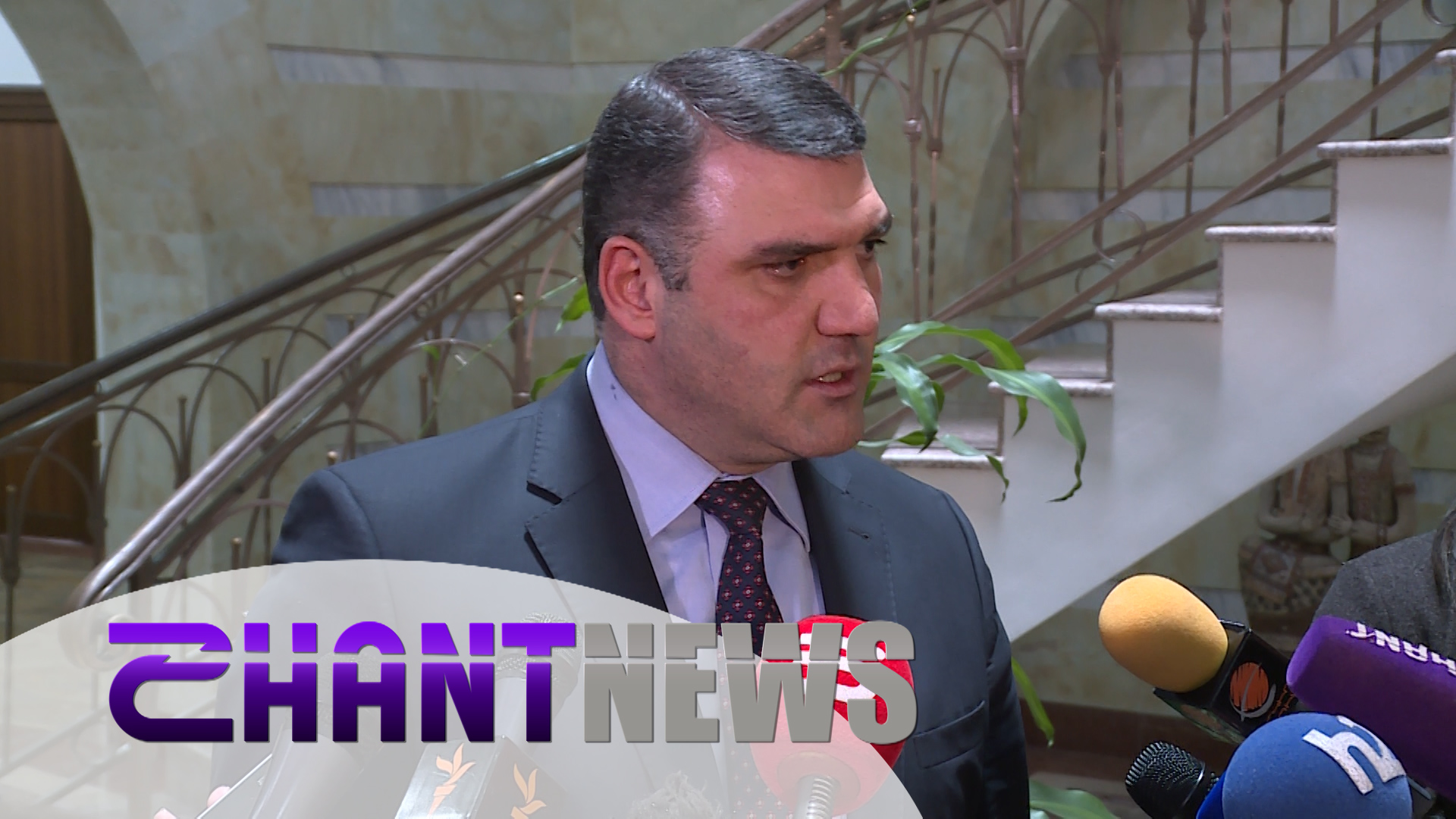 Արդյո՞ք չկա հակասություն Գևորգ Կոստանյանի գրած ուղեցույցի և պաշտոնավարման շրջանի միջև