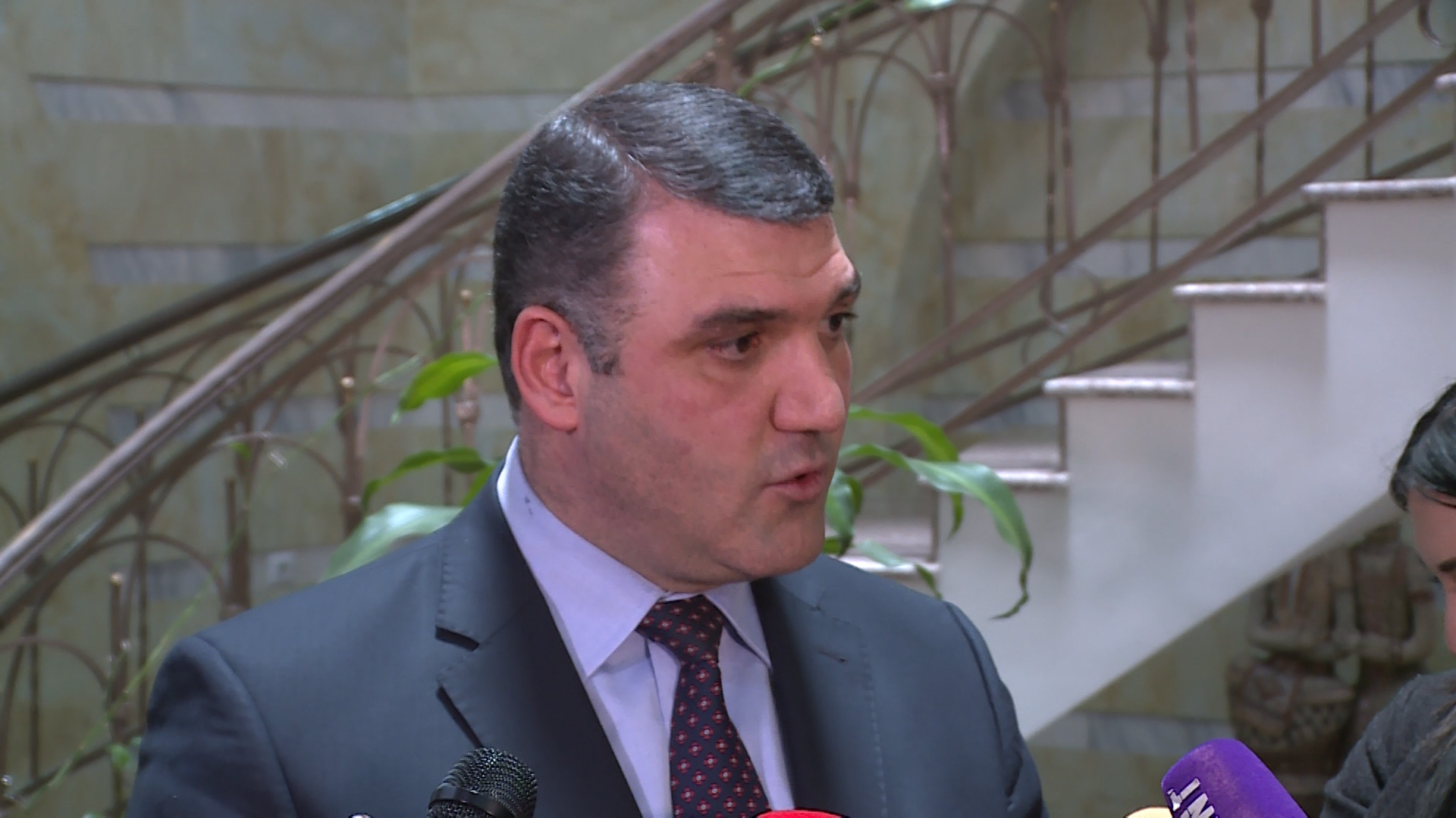 Ի՞նչ կապ ունի՝ ինչ կարգավիճակ ունեմ` կա´մ երկրի ներսում եմ, կա´մ դրսում. Կոստանյանը` լրագրողներին