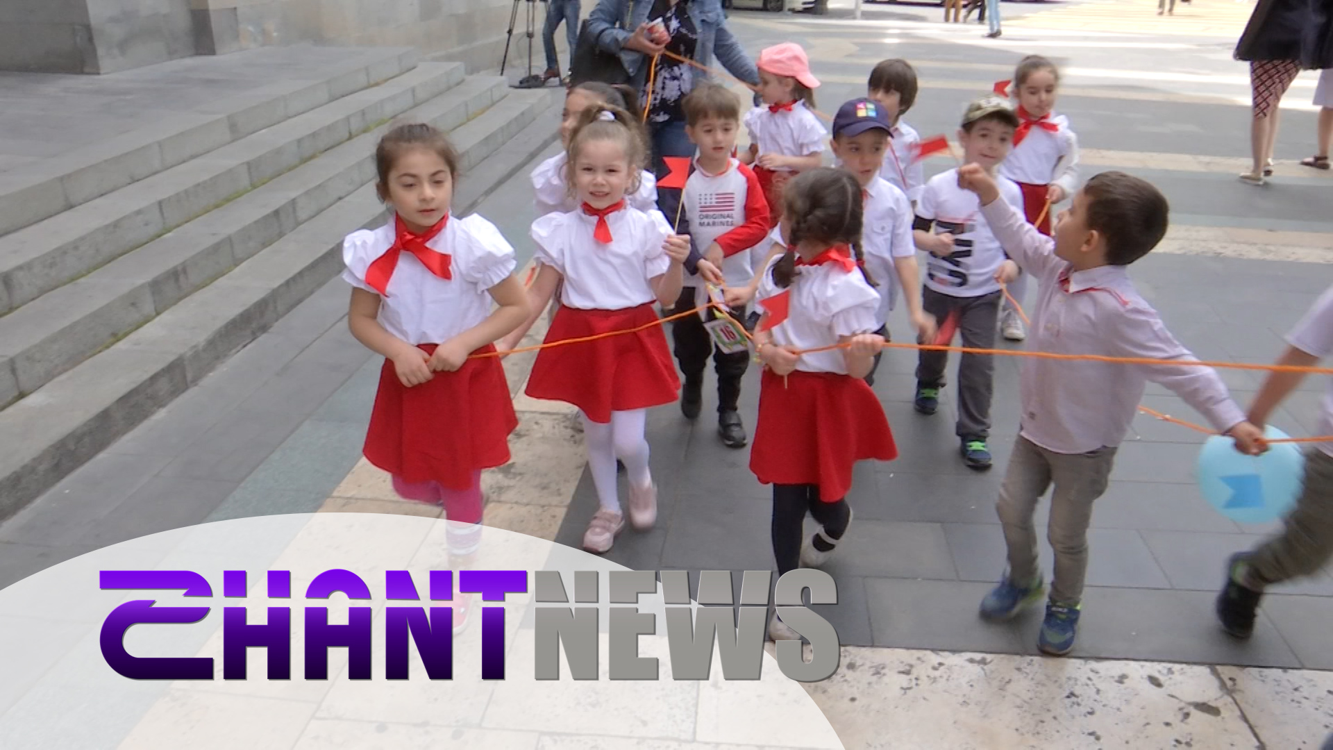 Ի՞նչ եղավ, երբ բողոքի ակցիաներով լի հրապարակում այս փոքրիկները հայտնվեցին