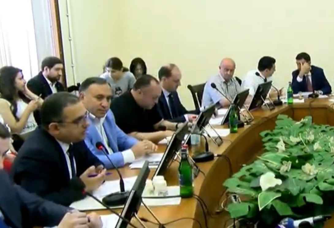 Պետք է եղած աշխատատեղերը շոկի պատճառով անմիջապես չփակվեն. Տիգրան Խաչատրյան