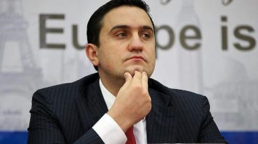 Արցախում մի քանի անգամ հնչեց «ազգային ինքնություն» արտահայտությունը, ինչը, ցավոք սրտի, բավարար չափով պարզաբանված ու բացված չէ մեր իրականության մեջ․ Ա․ Ղազինյան