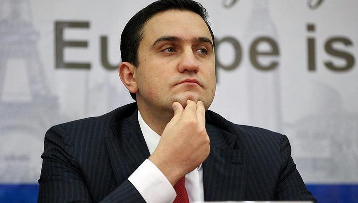 Արցախում մի քանի անգամ հնչեց «ազգային ինքնություն» արտահայտությունը, ինչը, ցավոք սրտի, բավարար չափով պարզաբանված ու բացված չէ մեր իրականության մեջ․ Ա․ Ղազինյան