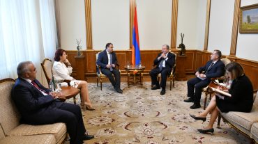 Արմեն Սարգսյանը հանդիպել է «Ժառանգություն» կուսակցության ղեկավարների հետ