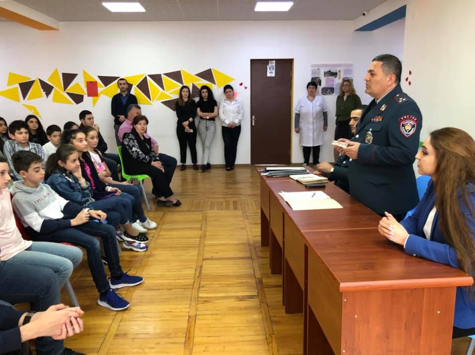 Ոստիկանության աշխատակիցներն աշակերտների համար բաց դաս են անցկացրել