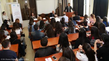 Մամուլը բացառիկ դեր ունի պետության քաղաքականության առաջնահերթությունների ձևավորման հարցում․ Պաշտպանն այցելել է ԵՊՀ ժուռնալիստիկայի ֆակուլտետ