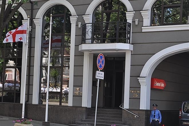 Կիևում Վրաստանի դեսպանատան տարածքում սակրավորներ են աշխատում