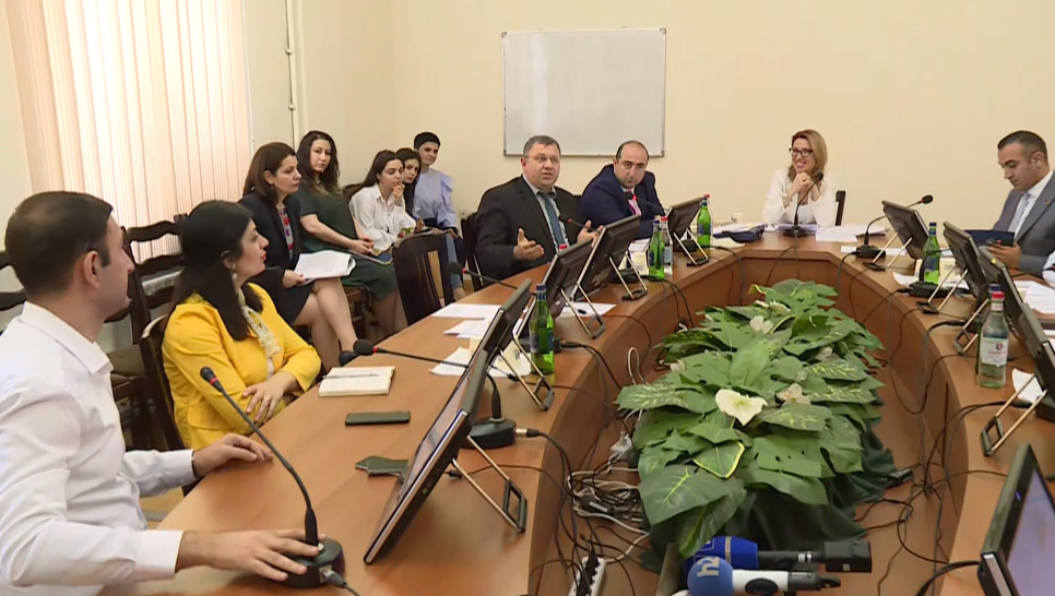 Ի՞նչ կապ ունի գրավատների, փոխանակման կետերի տուրքերի բարձրացումը Հարկային օրենսգրքի փոփոխությունների հետ. Ներսես Երիցյան