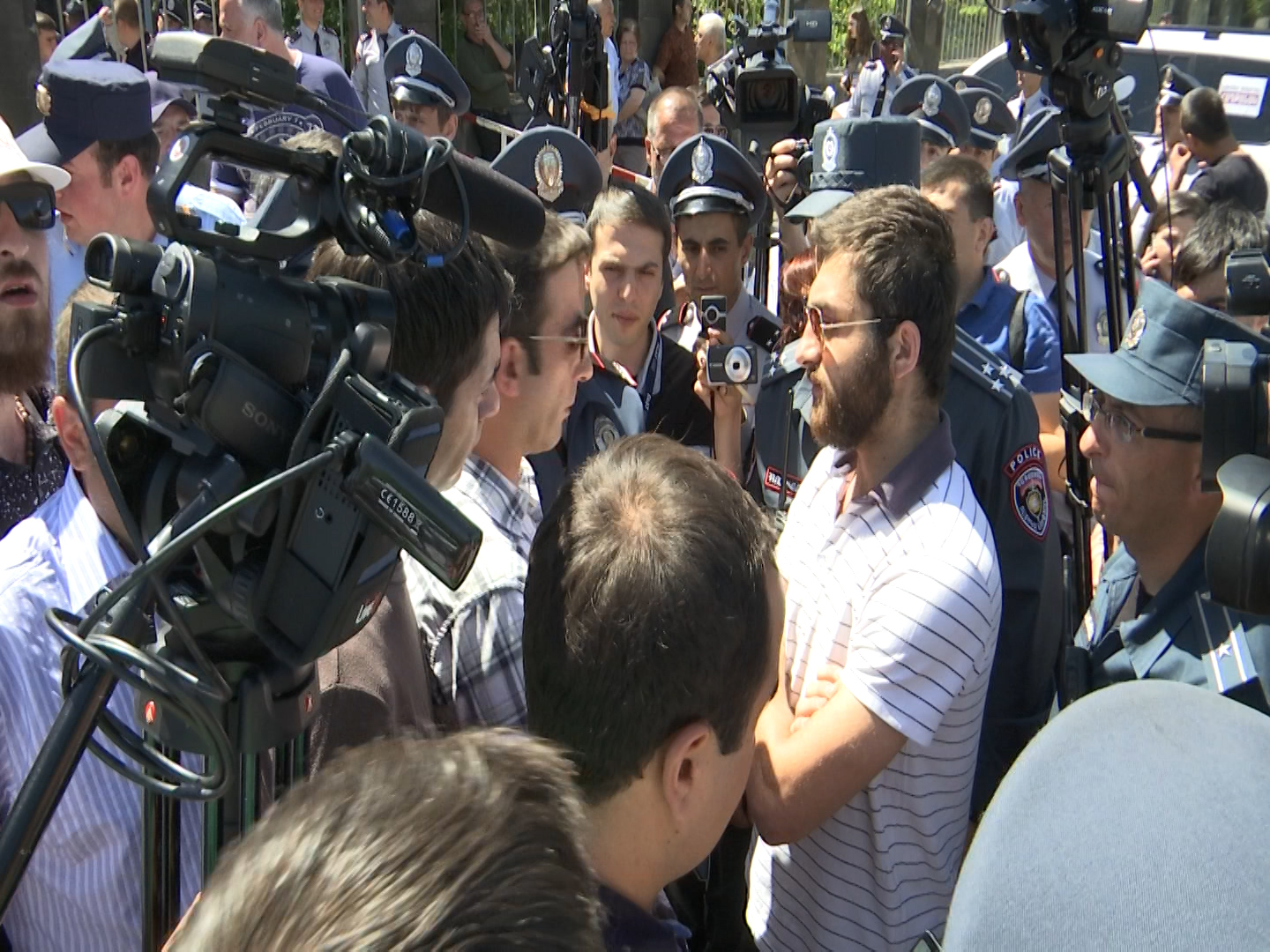 Քոչարյանի և մյուսների գործով դատական նիստին զուգահեռ ակցիաներ են ընթանում