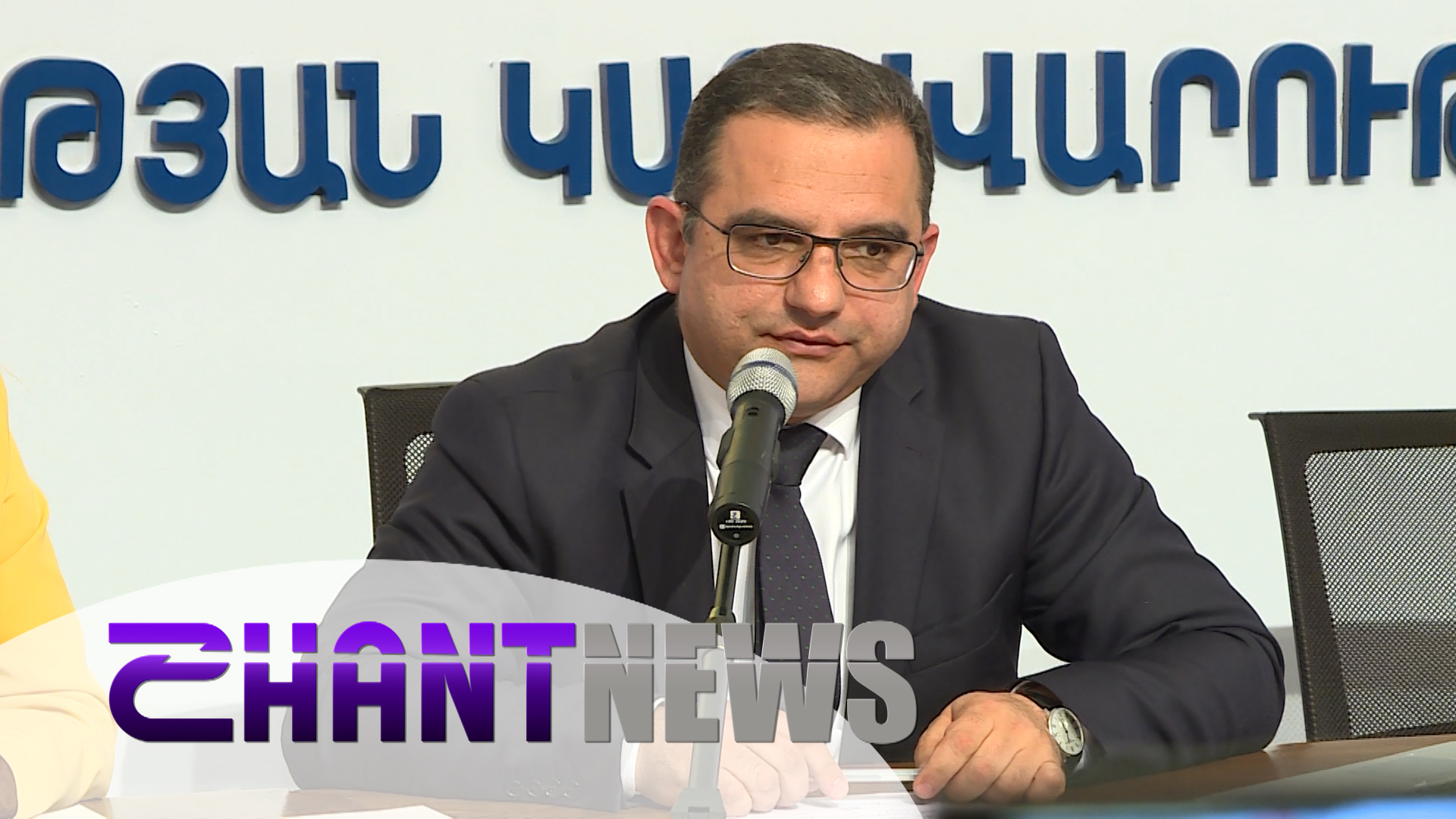 Լրագրողները նախարարին հիշեցրել են, որ խորհրդարանական երկու խմբակցությունների մեջ «կռիվ գցողն» իրենք են