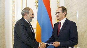 Վարչապետը Ռենե Ռուքեին է հանձնել ՀՀ քաղաքացու անձնագիրը
