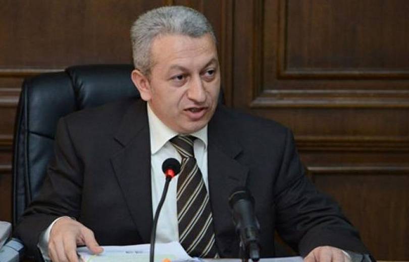 Ֆինանսների նախարարը՝ անկոստյում ձևաչափում. «Հրապարակ»