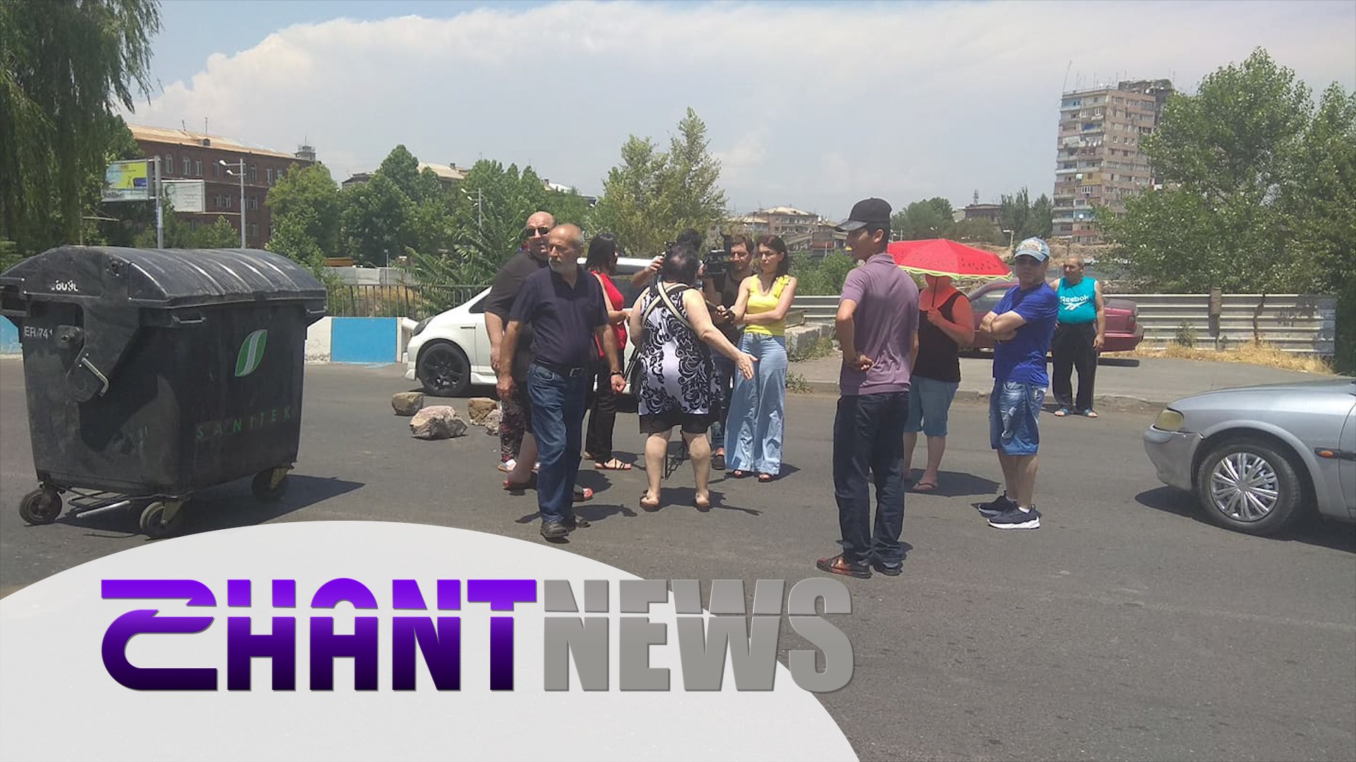 Էրեբունի վարչական շրջանի բնակկոմունալ բաժնի պետը հանդիպեց Գլինկա փողոցը փակած բնակիչների հետ