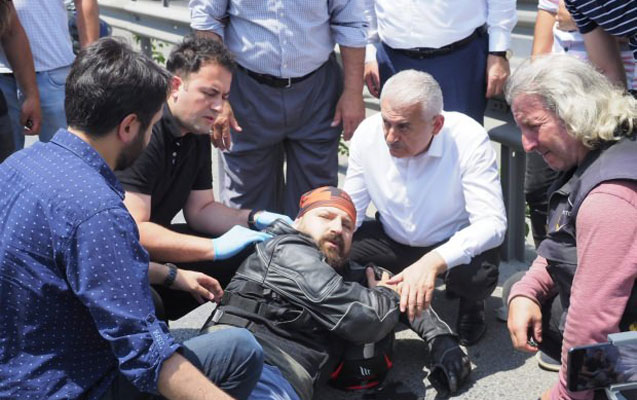 Բինալի Յըլդըրըմը օգնություն է ցուցաբերել վթարի ենթարկված մոտոցիկլավարին