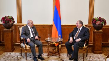 Նախագահ Արմեն Սարգսյանը հանդիպել է Հանրային խորհրդի նախագահ Վազգեն Մանուկյանի հետ