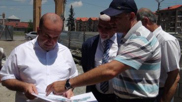 Շիրակի մարզպետն այցելել է նախկին «Շիրակ» հյուրանոցի շենքի տարածք