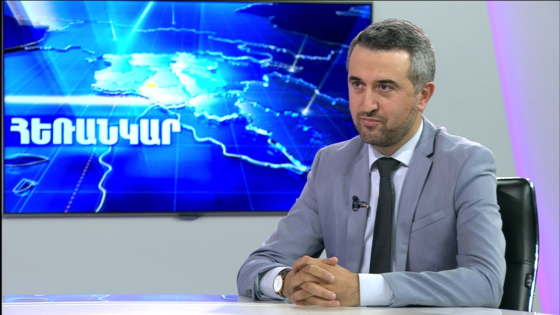 Արա Խզմալյան