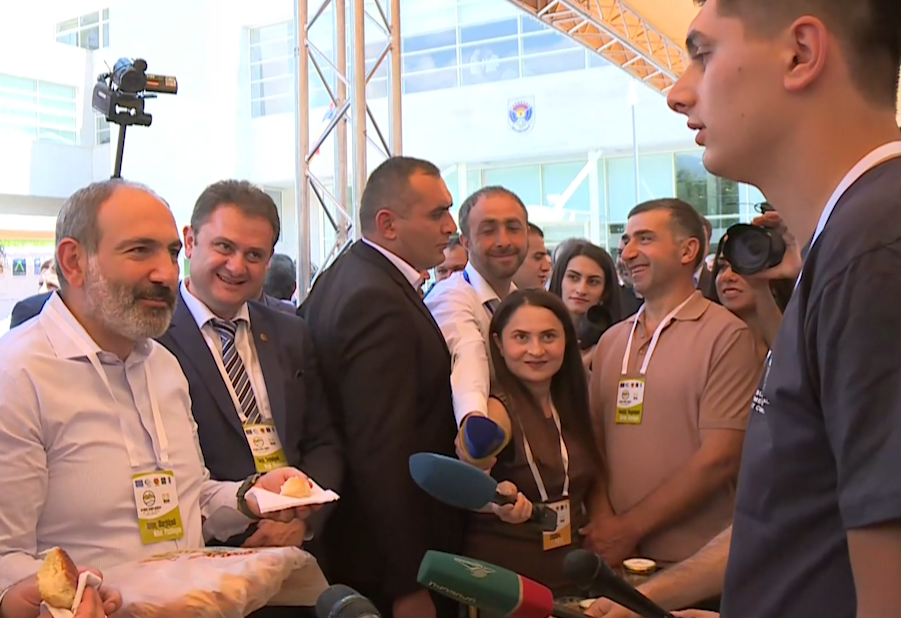 Բուլկիները չաղացնող չե՞ն, սրա դիետիկ վերսիան չունե՞ք. վարչապետը՝ Տավուշի էքսպո-ցուցահանդեսին