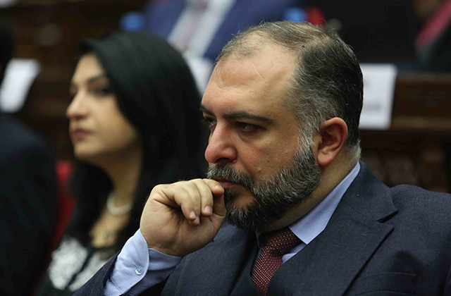 Պետպաշտոնյաների աշխատավարձերը չեն բարձրանալու. Վահագն Թևոսյան