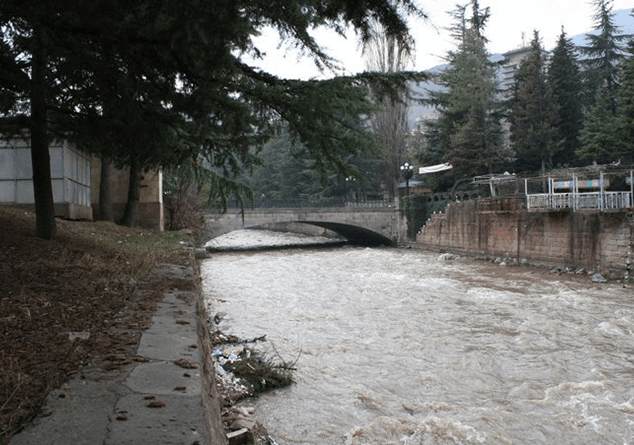 Փրկարարները քաղաքացուն դուրս են բերել գետից
