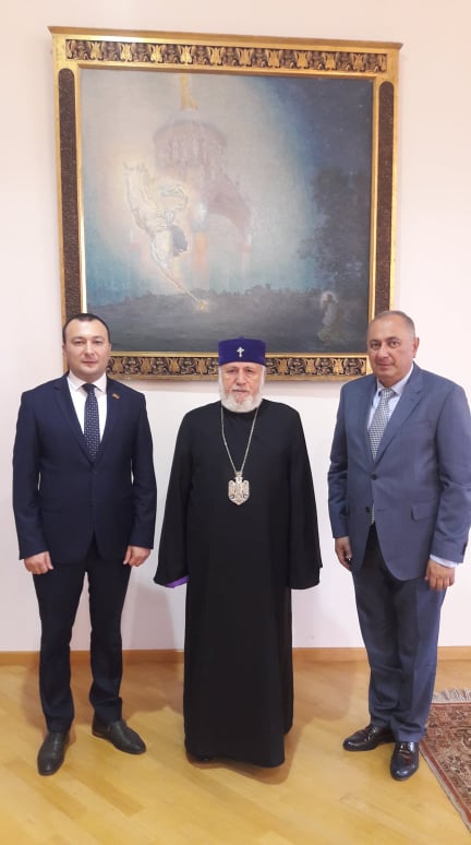 Վահե Էնֆիաջյանը կաթողիկոսին առաջարկել է դադարեցնել եկեղեցիներում մատուցվող սգո արարողությունները