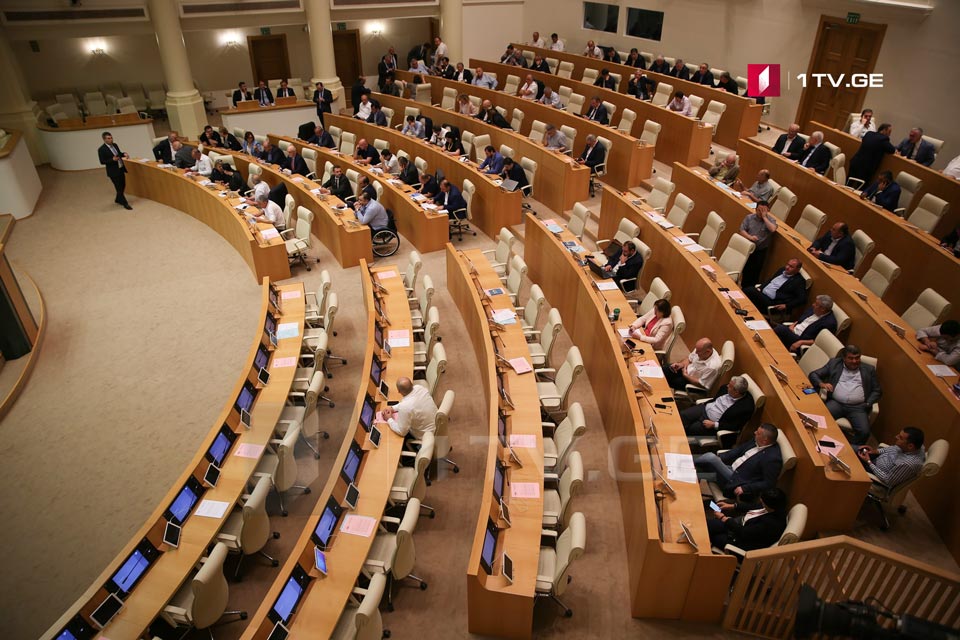 Վրաստանում քննվում է խորհրդարանը ցրելու կոչ արած ընդդիմադիր գործչի անձեռնմխելիության հարցը