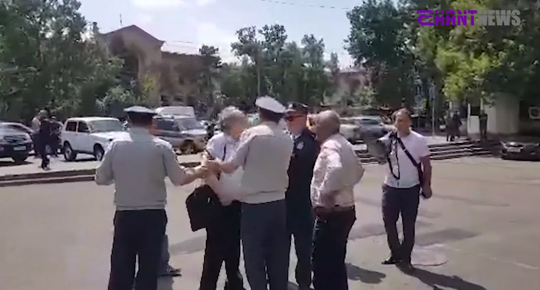 Ցուցարարները հեռացել են Սահմանադրական դատարանի բակից
