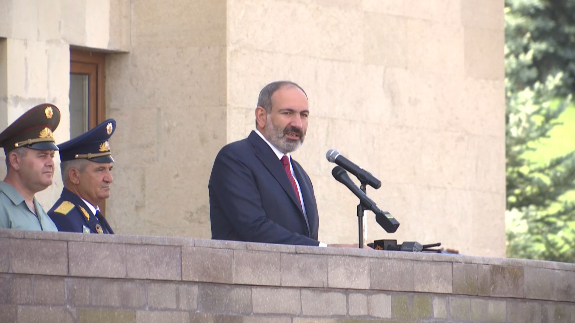Մաղթում եմ, որ հասնեք գեներալական ուսադիրների․ Փաշինյանը կարևորեց կանանց ծառայությունը