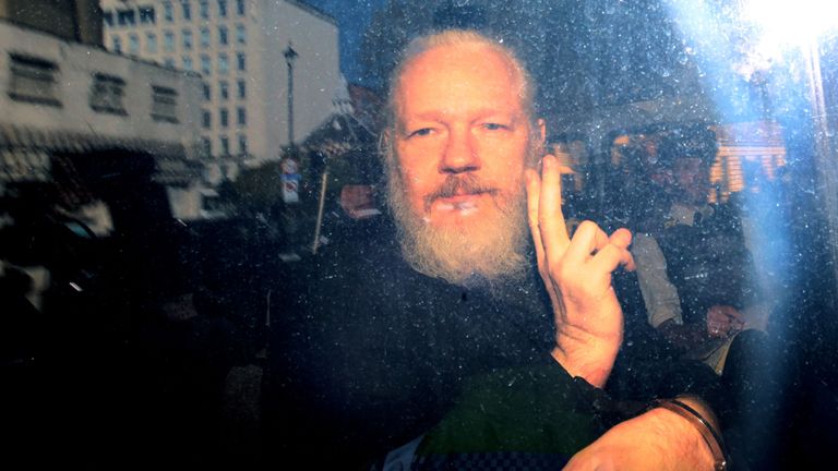 WikiLeaks-ի գլխավոր խմբագիրը պատմել է Ասանժի «փխրուն վիճակի» մասին