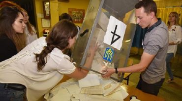 Քվեաթերթիկների 70 տոկոս հաշվարկից հետո Զելենսկու կուսակցությունը կրկին առաջատարն է