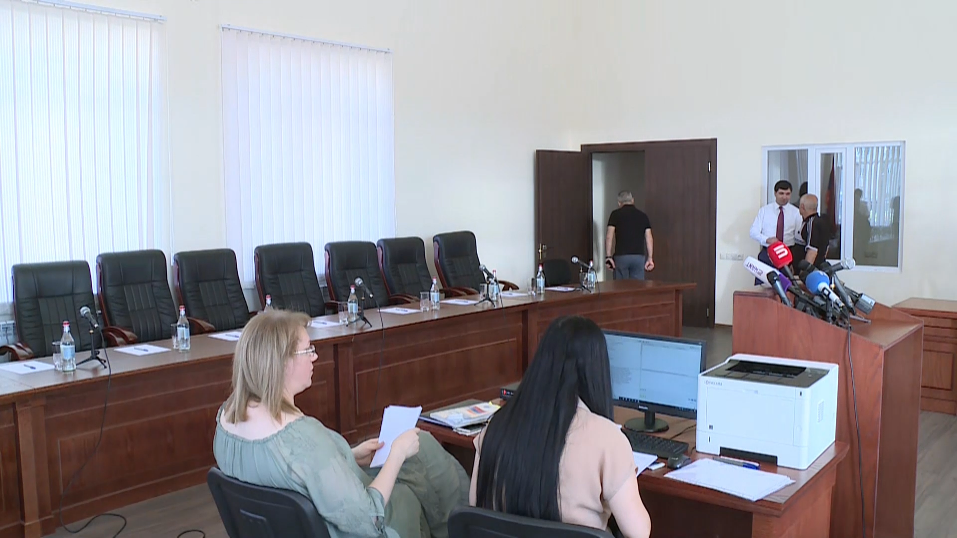 Նախշուն Տավարացյանի լիազորությունները կդադարեցվե՞ն. ԲԴԽ-ն վճիռը կհրապարակի ժամը 12:30-ին