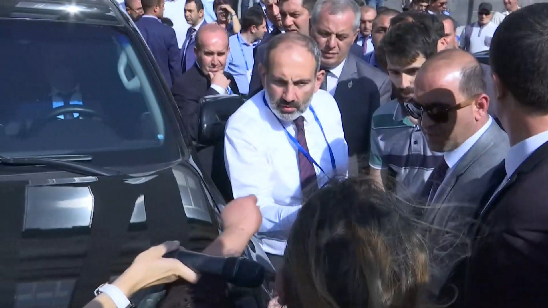 Թող ձեր տղան գնա, աշխատի. վարչապետը՝ բազմազավակ գյումրեցի կնոջը