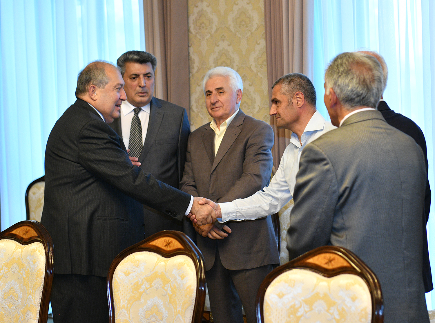 Նախագահը հանդիպել է ՀԺԿ քաղաքական խորհրդի անդամների հետ
