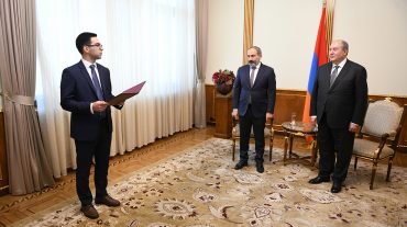 Նախագահի նստավայրում տեղի է ունեցել Ռուստամ Բադասյանի երդման արարողությունը