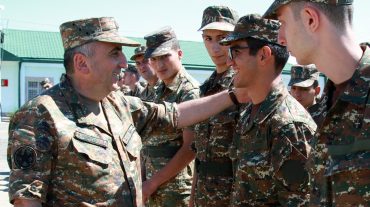 ՊԲ հրամանատարն առանձնազրույց է ունեցել նորակոչիկների հետ