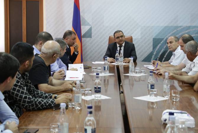 Էկոնոմիկայի նախարարը հանդիպել է կաթնամթերք արտադրողների հետ