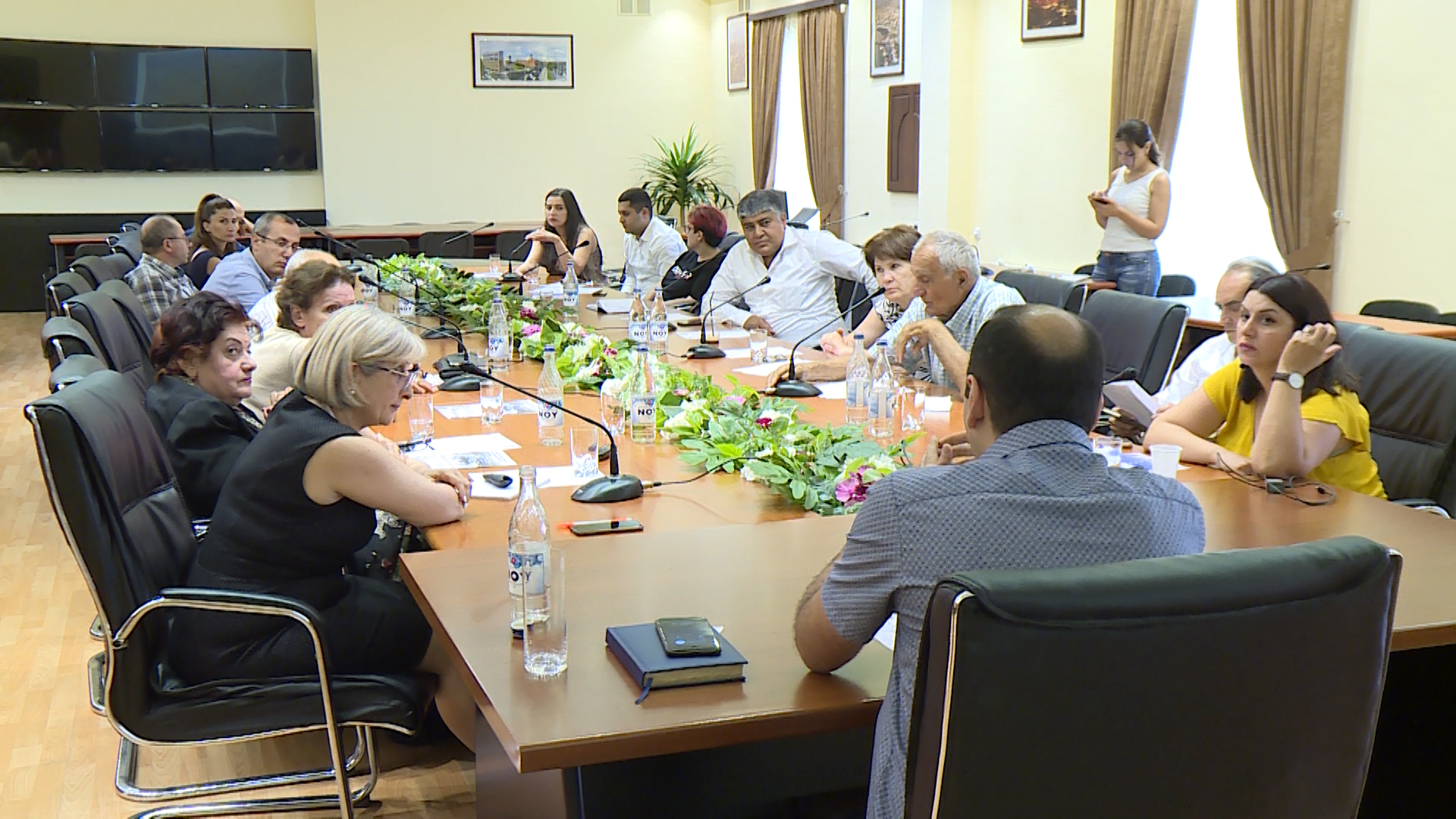 Գոյություն ունի ԴՏՏ-ի մե՞կ, թե՞ 2 գերեզմանոց. քննարկում քաղաքապետարանում