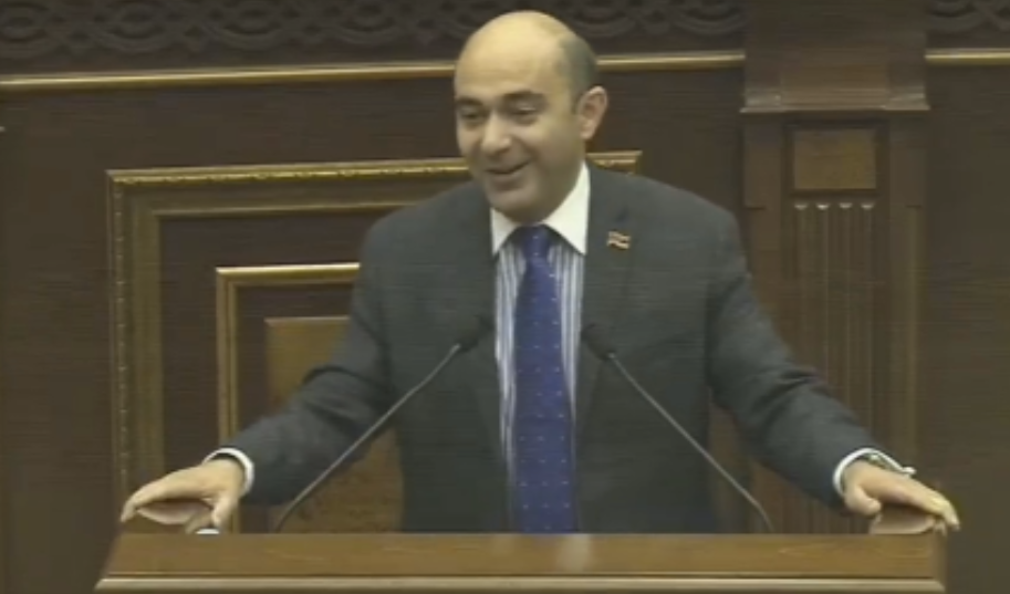 Ցրենք խորհրդարանը, լինի մենակ վարչապետ. Մարուքյանը քննադատում է կառավարության նախագիծը