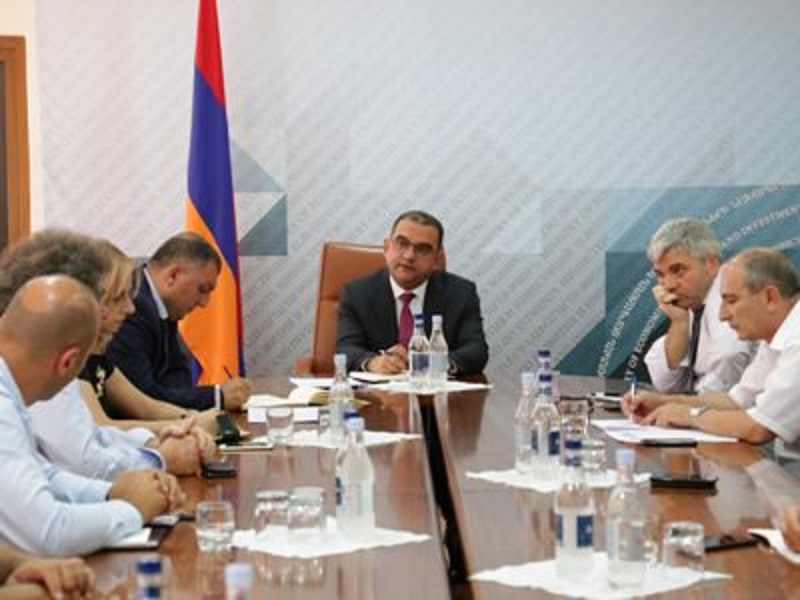 Տիգրան Խաչատրյանը հանդիպել է կոնյակագործների և գինեգործների հետ