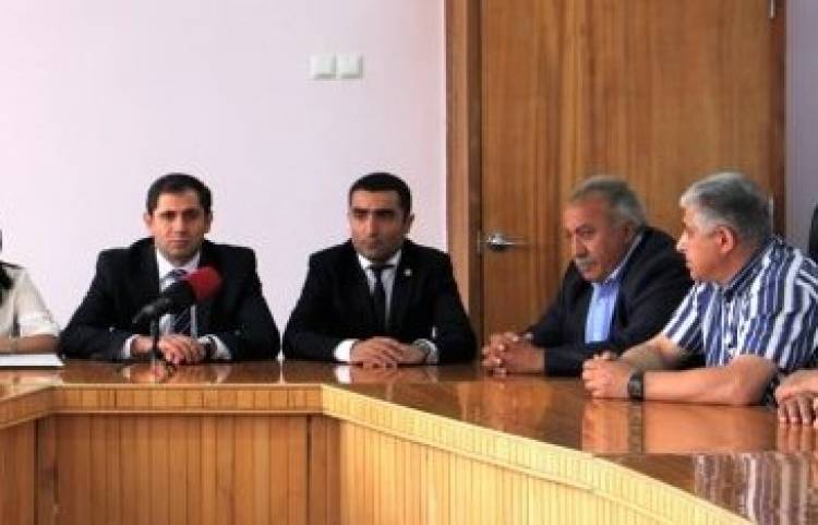 Մեր ճանապարհներն աղերսվում են. Ռ․ Պետրոսյանը՝ Ս․Միքայելյանի հետ հարաբերությունների մասին․ «Հրապարակ»