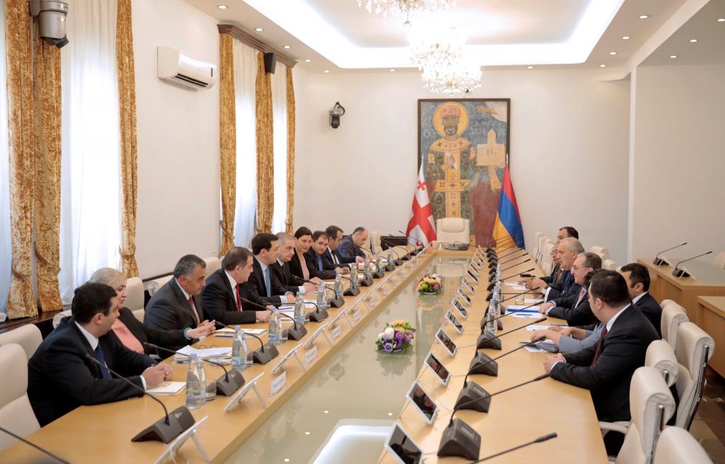 Հայաստանի ԱԳ նախարարը Թբիլիսիում հանդիպել է Վրաստանի խորհրդարանի նախագահին