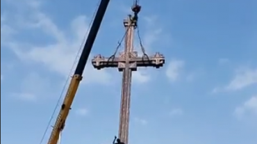 Էս խաչի գինը մոտավորապես 120 հազար դոլար է. դպրոց չկա՞ր վերանորոգվեր, թե՞ ՊՆ-ի զենքերն են «ֆուլլ»