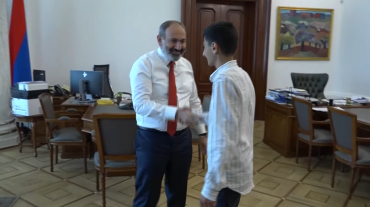 Վարչապետը զրուցել է Գյումրու տնակային ավանի մի հատվածը աղբից մաքրած 14-ամյա Միքայելի հետ
