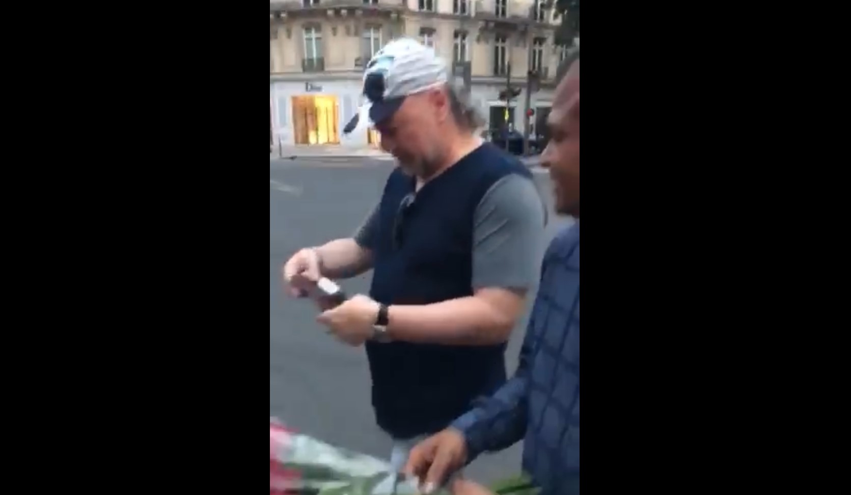 Տեսանյութ. Դրամի զորությունը.Թաթան Փարիզում վարդ է գնել՝ վճարելով դրամով