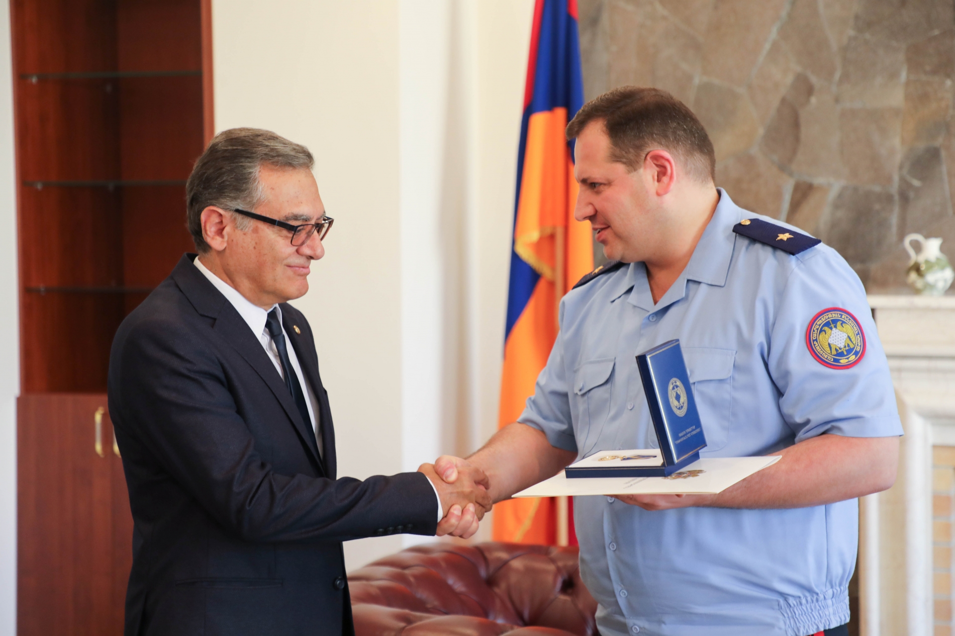 Քննչական կոմիտեի նախագահը պարգևատրել է ՀՖՖ փոխնախագահին և ֆուտզալի ազգային հավաքականի գլխավոր մարզչին